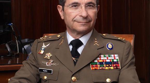Teniente General César Muro Benayas